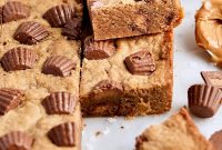 Chewy Peanut Butter Cup Blondies Recipe