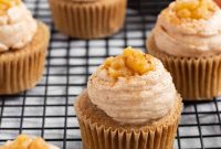 Caramel Apple Pie Cupcakes Recipe with Cinnamon Streusel