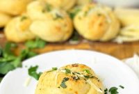 Homemade Garlic Knots Recipe with Herb Butter
