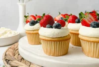 Chantilly Berry Cupcake Recipe with Fresh Cream