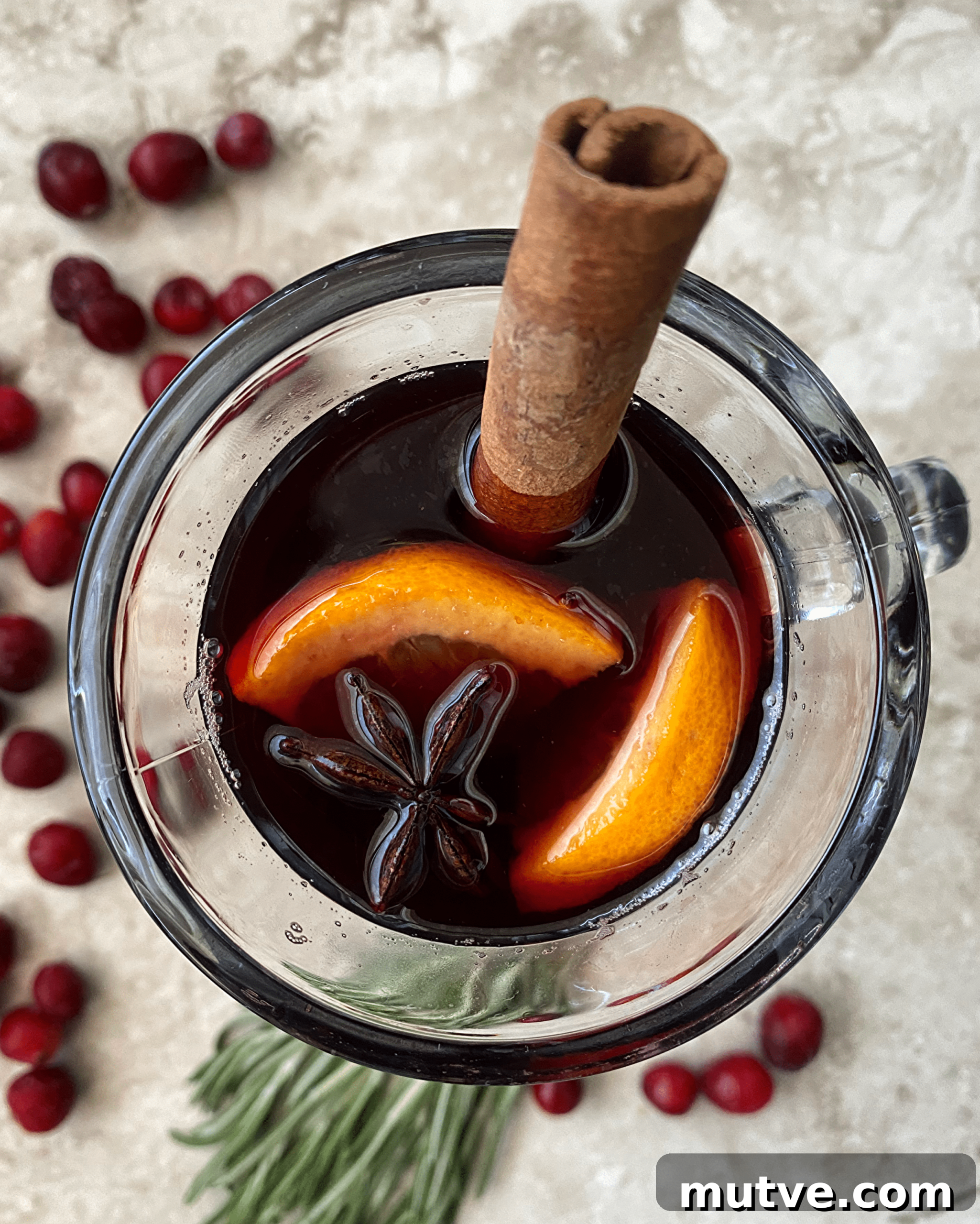 Slow Cooker Mulled Wine Recipe: Crockpot Spiced Wine 2 img 25179 1 scaled