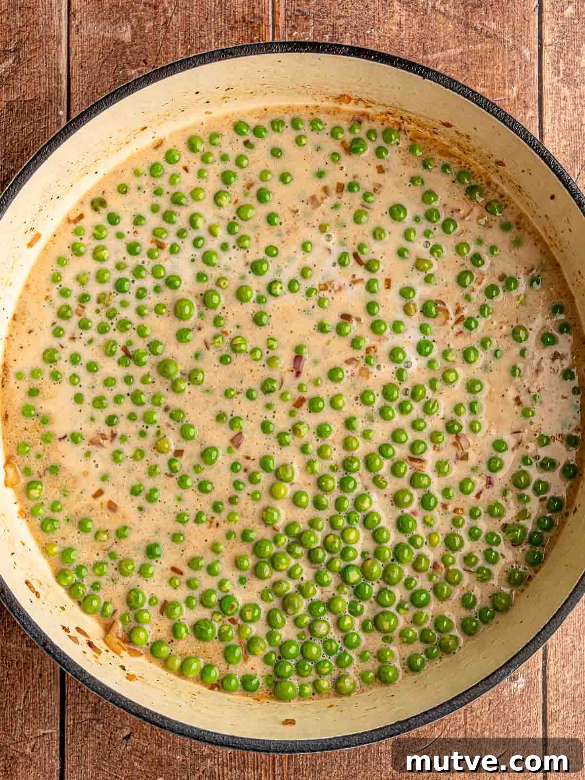 Peas in a creamy sauce.
