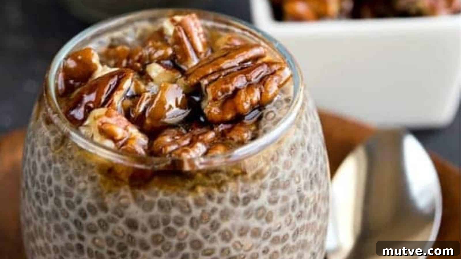 22 Flavorful Chia Seed Recipes: Breakfast, Snacks and Desserts 8 Sticky Bun Chia Seed Pudding