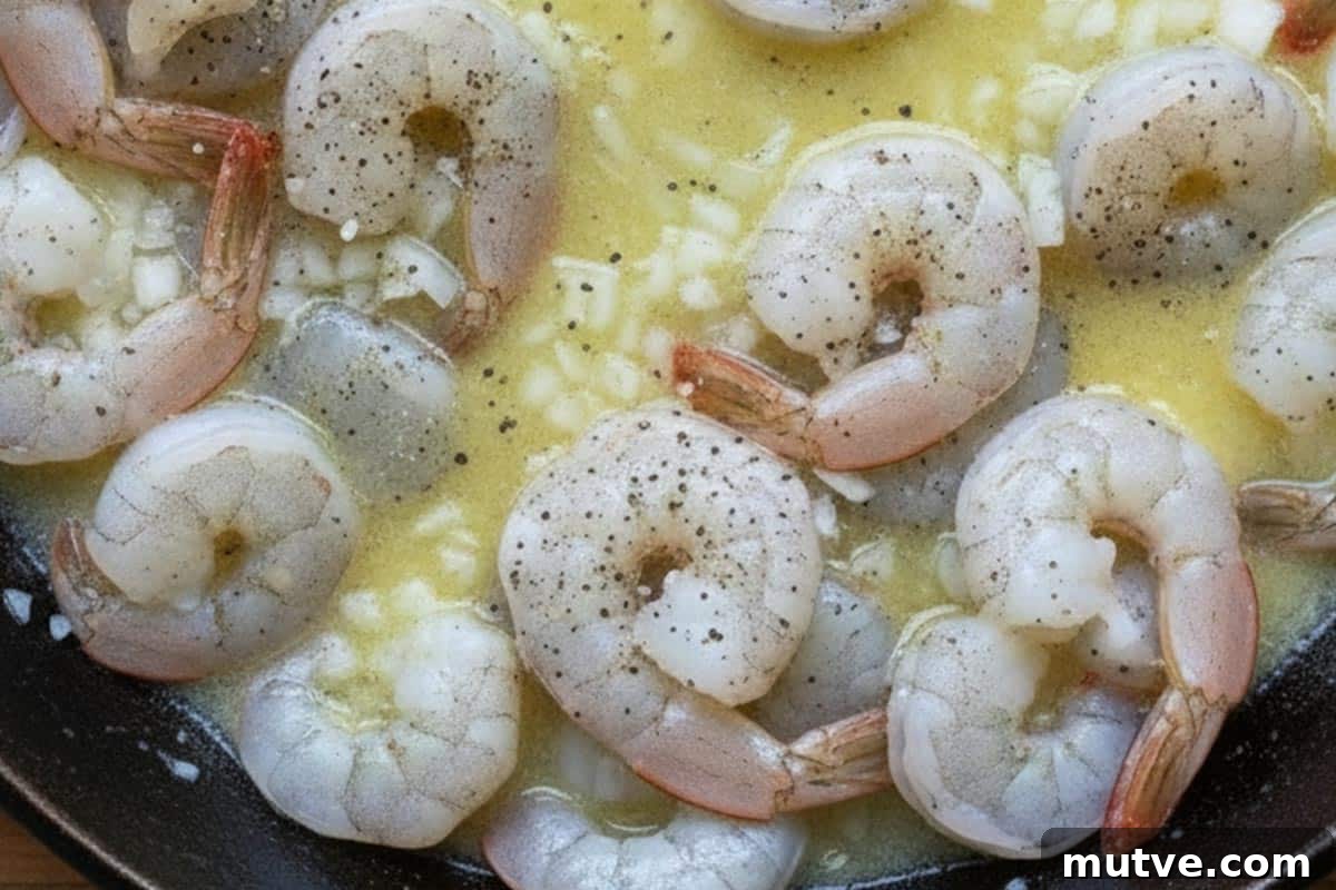 Crispy Oven-Baked Shrimp Scampi Recipe with Garlic Butter 4 Combined shrimp, white wine, lemon juice, shallots, melted butter and some salt and pepper in a skillet.
