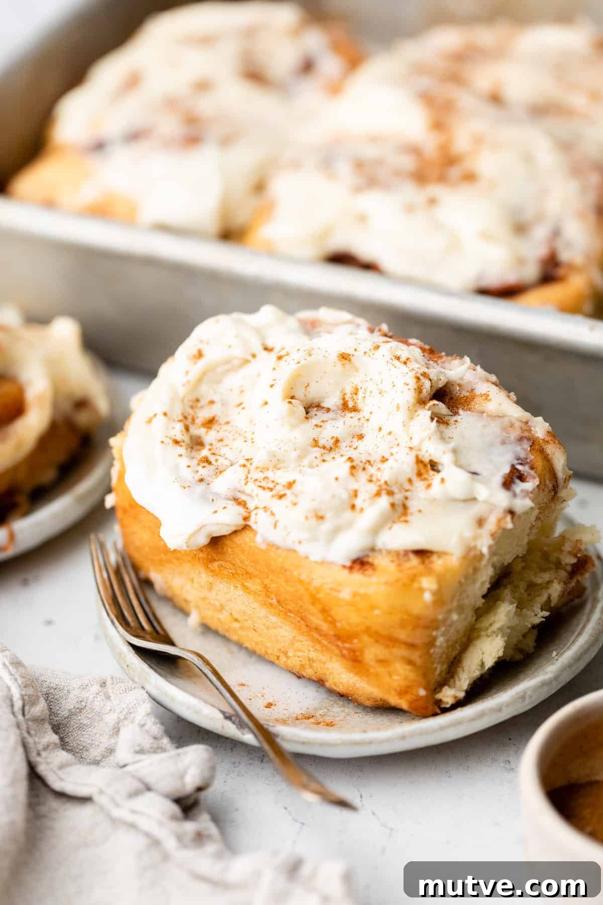 apple cinnamon rolls with icing