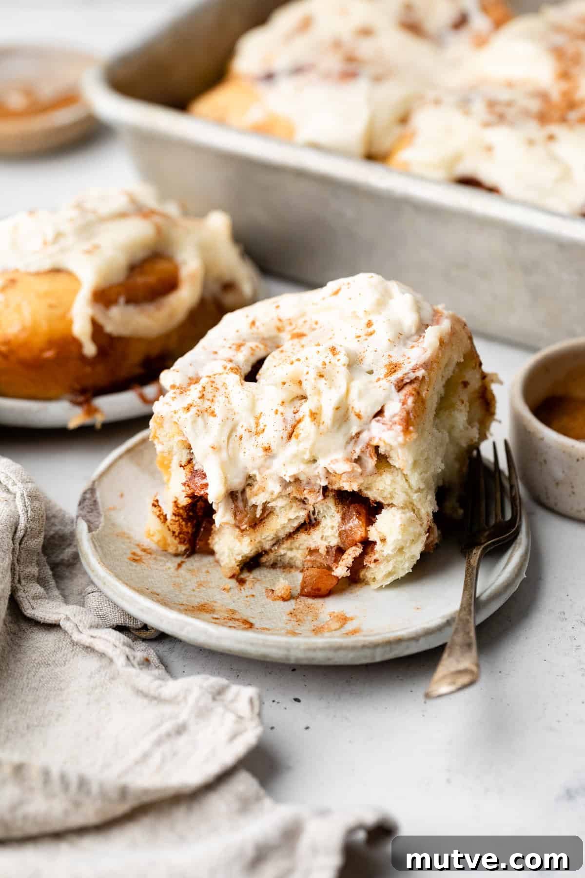 apple cinnamon rolls with icing