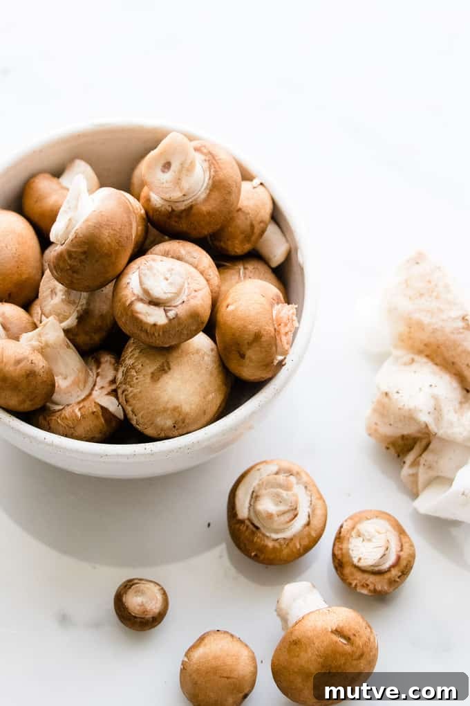 How to Clean Mushrooms: Techniques to Remove Dirt and Grit 5 Knowing How to clean mushrooms properly is crucial to cooking success. Like with most things in cooking, it's easy... when you know how.