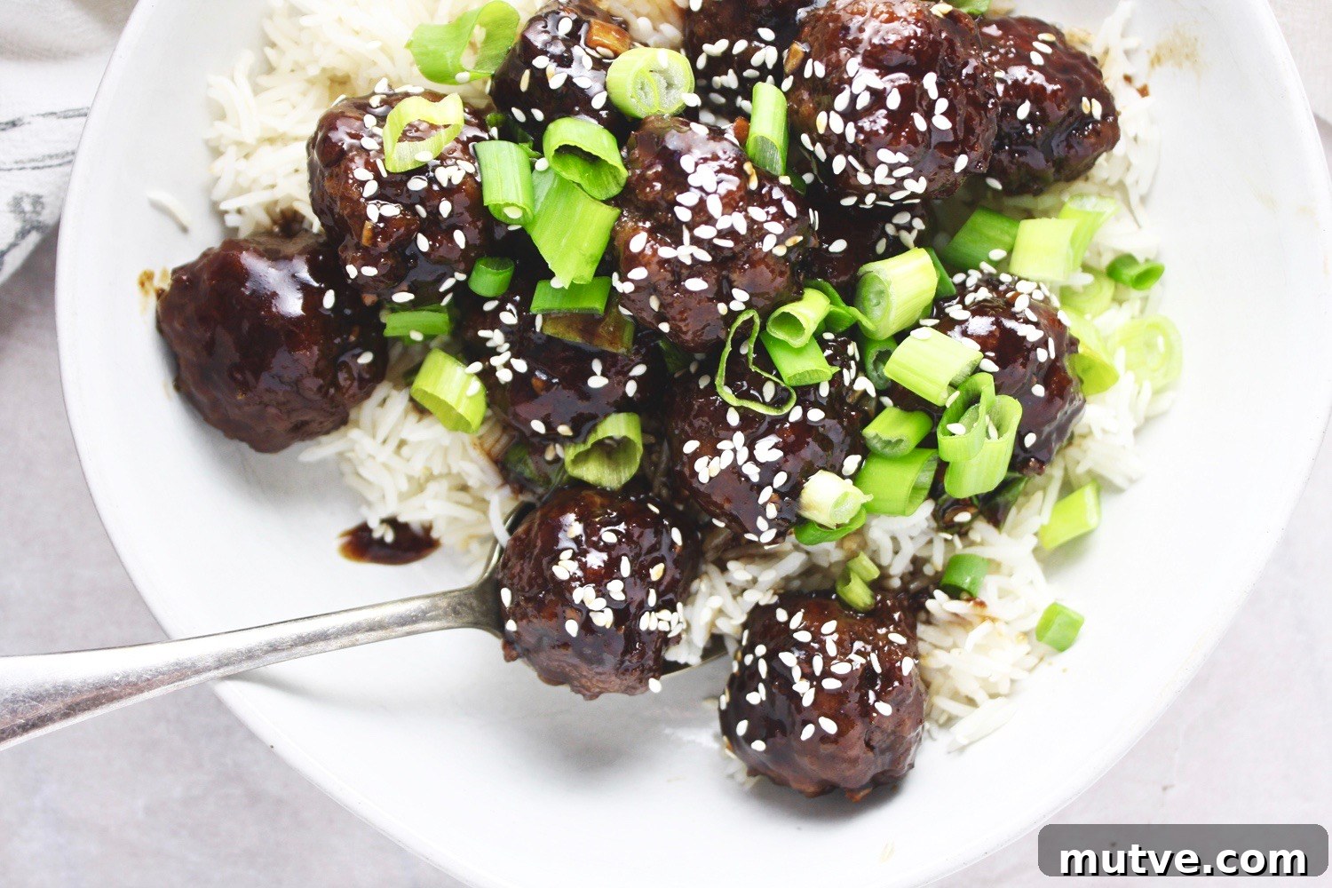 Mongolian Beef Meatballs - Just like the classic takeout dish, but in a fun new form: meatballs! Saucy, tender, and SO flavorful! Delicious served over rice!