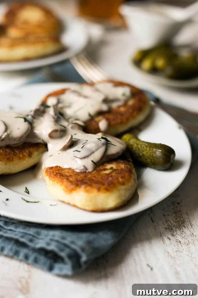 Crispy Potato Cutlets with Creamy Mushroom Sauce 4 Potato cutlets with creamy mushroom and dill sauce | via @annabanana.co
