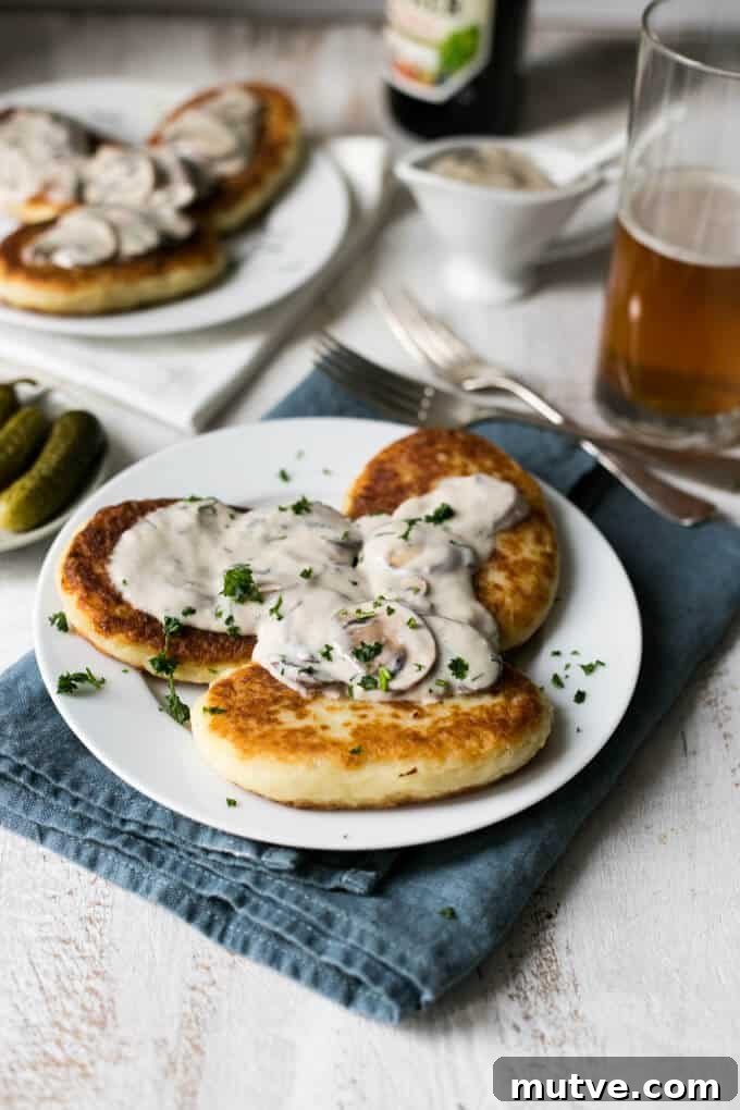 Crispy Potato Cutlets with Creamy Mushroom Sauce 8 Potato cutlets with creamy mushroom and dill sauce | via @annabanana.co