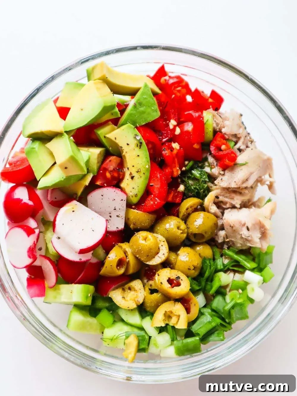Chopped Chicken Salad Recipe with Avocado and Lemon Vinaigrette 4 This easy chopped chicken salad is a healthy lunch idea that is light, yet satiating and great for meal prep too! Perfect for clean eating, this chicken recipe is low-carb, high-protein, high-fiber, gluten-free and makes a delicious weight loss meal!